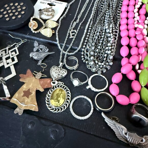 Junk Drawer Jewelry Lot – Assorted Vintage & Costume Pins Bracelets Necklaces - Picture 10 of 10
